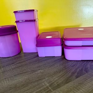 Tupperware containers set